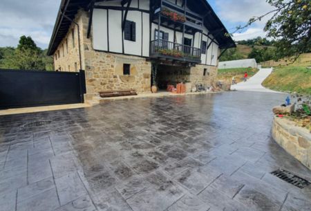Hormigon Impreso Cabezón de la Sal ▷ Precio / m²